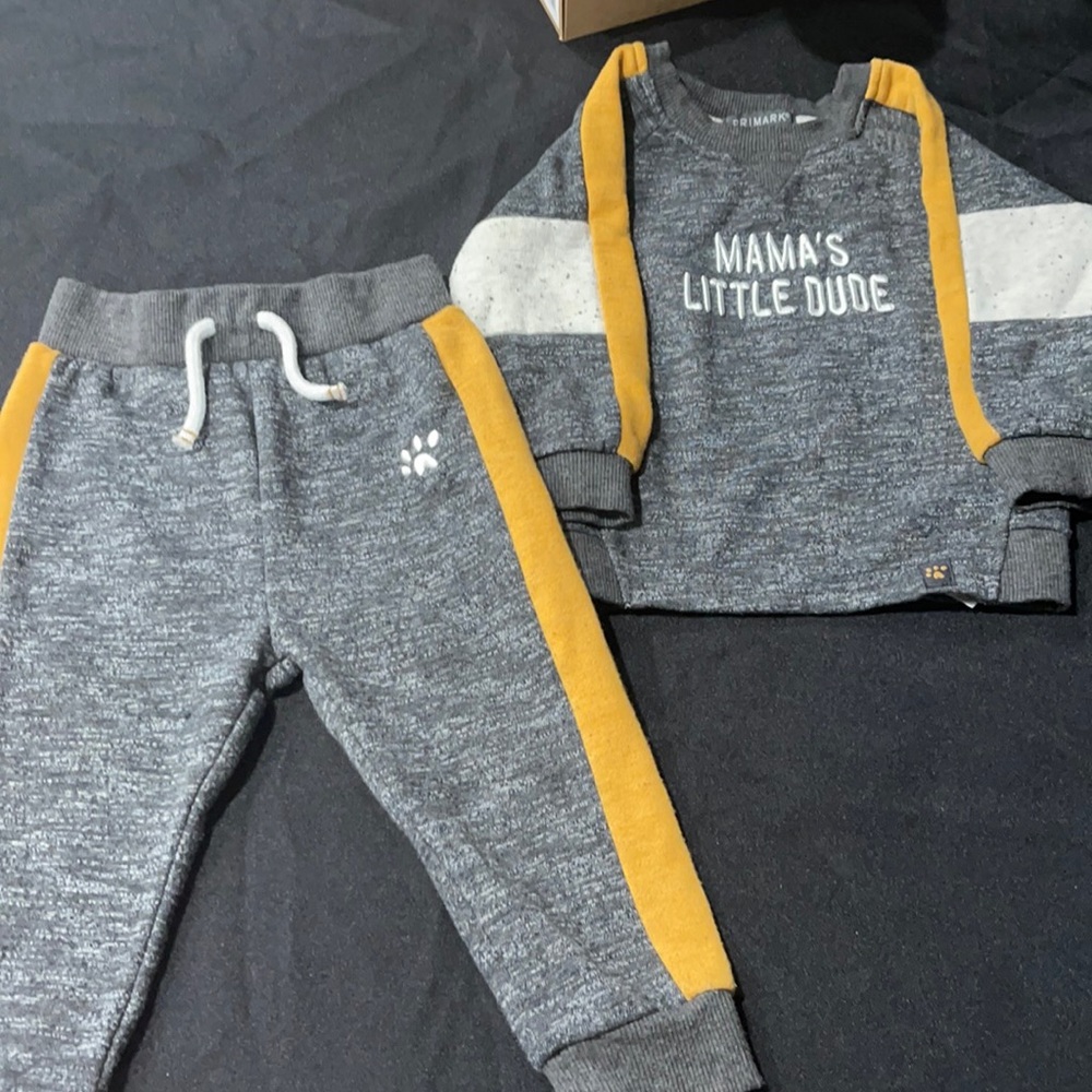 Boys infant matching sweatpants & sweatshirts size 12-18months